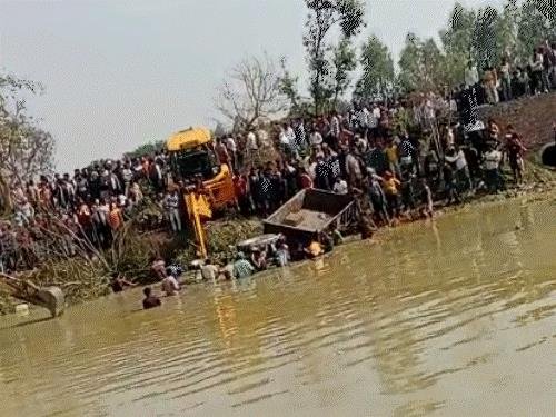 उत्तरप्रदेश : भीषण अपघातात 15 जणांचा मृत्यू