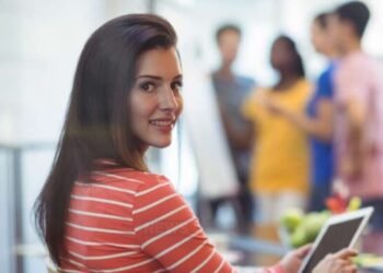 12 वी पास विद्यार्थ्यांना मिळणार लाखो रुपये पगाराची नोकरी !