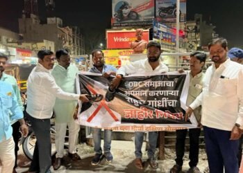 सोलापूरात राहुल गांधी यांच्या प्रतिमेला भाजयुमो कार्यकर्त्यांनी मारले जोडे….