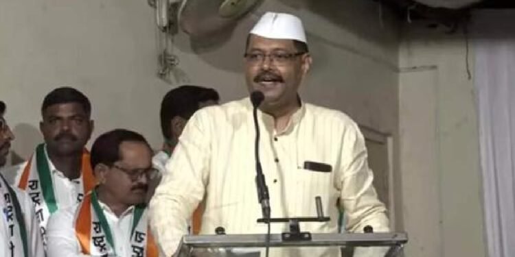 २०१९ ला एक एक करत लोकं गेले, आता घाऊक पद्धतीनं पक्षांतर, सारंग पाटील यांनी राष्ट्रवादीचा मेळावा गाजवला