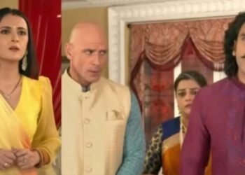 जॉनी सीन्स – रणवीर सिंहसोबत जाहिरातीत झळकली, रातोरात चर्चेत आलेली पिवळ्या रंगाच्या साडीतील अभिनेत्री कोण?