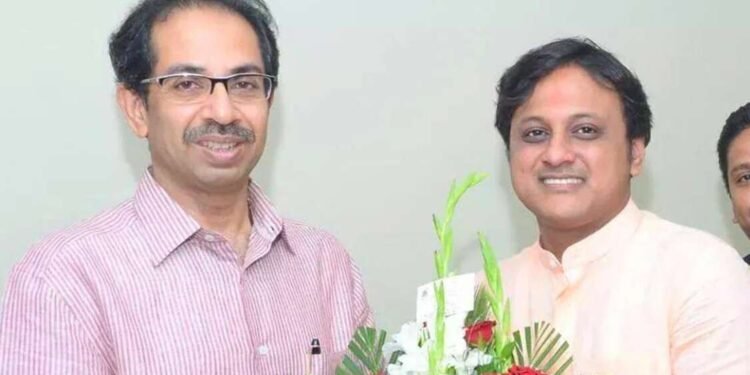 तरूण शिलेदार गमावला; अभिषेक घोसाळकरांच्या अंत्यदर्शनासाठी उद्धव ठाकरे कुटुंबासह दाखल