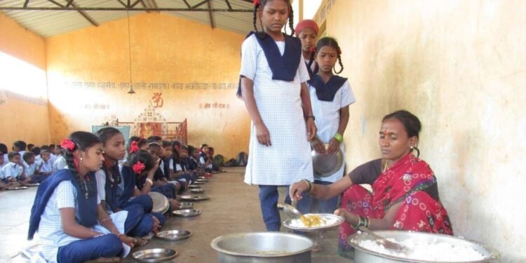 भंडारा : विद्यार्थ्यांच्या पूरक आहारावर शिक्षकांचा डल्ला