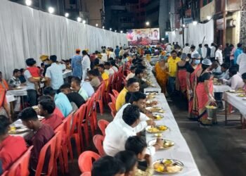 सोलापुरात एकवीस हजार शिवभक्तांसाठी झाली भोजनाची सोय ; रात्री बारा वाजेपर्यंत पंगती