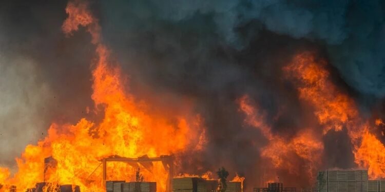 मध्यप्रदेश : फटाका फॅक्ट्री स्फोटात 11 ठार 60 जखमी ; मृतकांच्या वारसांना 4 लाख रुपयांची मदत जाहीर