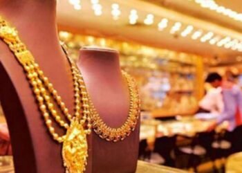 सोनं झालं स्वस्त, चांदीच्या दरातही घसरण