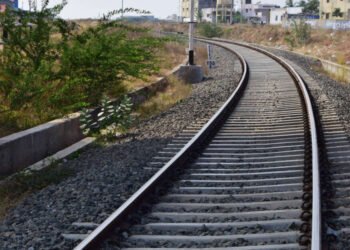 परभणी परळी रेल्वेमार्गाच्या दुहेरीकरणासाठी १०० कोटींचा निधी, मराठवाड्यात रेल्वेचा वेग वाढणार