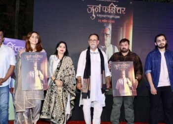 महेश मांजरेकर दिग्दर्शित ‘जुनं फर्निचर’ २६ एप्रिलला प्रेक्षकांच्या भेटीला