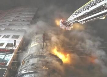 बांगलादेशात सात मजली इमारतीला भीषण आग; ४४ जणांचा होरपळून मृत्यू