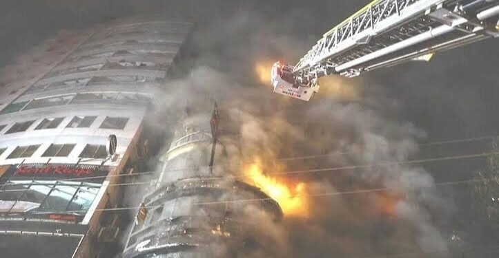 बांगलादेशात सात मजली इमारतीला भीषण आग; ४४ जणांचा होरपळून मृत्यू