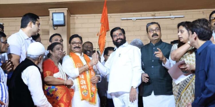 ठाकरे गटाचे आमदार रवींद्र वायकरांचा शिवसेनेत प्रवेश