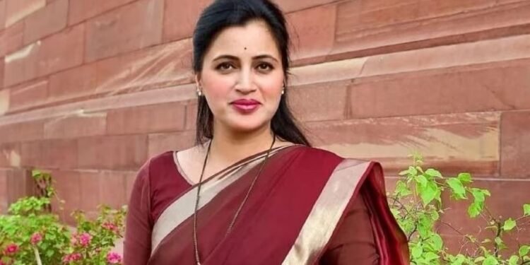 खासदार नवनीत राणांच्या अडचणी वाढण्याची शक्यता; भाजपचा प्लान बी तयार, तीन पर्याय विचाराधीन