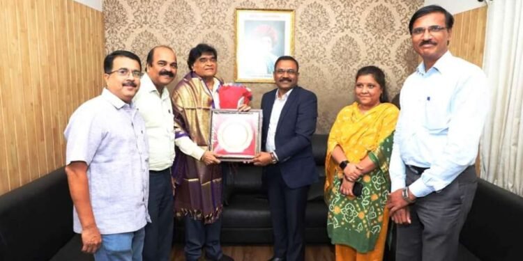 महाराष्ट्र भूषण अशोक सराफ यांचा नमुंमपाकडून सन्मान