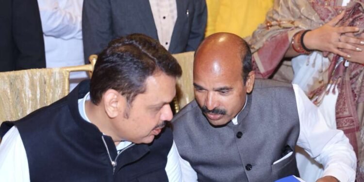 सोलापुरात भाजपकडून दिलीप शिंदेंना पसंती ; स्थानिक, ओरिजनल आणि पत्रकार या जमेच्या बाजू