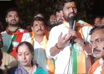 ऊसतोड कामगाराचा लेक आणि माजी मुखमंत्र्यांची मुलगी अशी ही लढत; सोलापुरात राम सातपुतेंनी रणशिंग फुंकलं