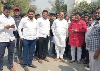 माजी महापौर महेश कोठे, प्रथमेश कोठे यांच्यासह पाच जणांवर गुन्हा दाखल