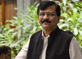 चार जागांचा प्रस्ताव आंबेडकरांना अमान्य, राऊतांनी वंचितबाबत दिशा स्पष्ट केली.