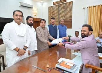 नागपूरात उमेदवारी अर्ज भरण्याआधी नितीन गडकारींचे जोरदार शक्तिप्रदर्शन; विजयाची हॅटट्रिकचा केला निर्धार