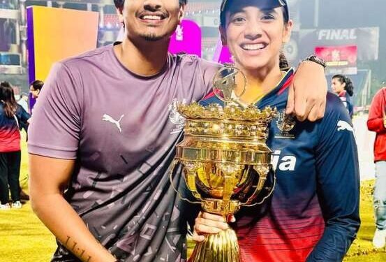 बॉलिवूडचा प्रसिद्ध गायक स्मृती मानधनाचा बॉयफ्रेंड?