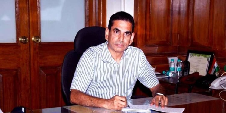 इकबाल सिंह चहल यांना निवडणूक आयोगाचा दणका, मुंबई महापालिकेच्या आयुक्त पदावरून चहल यांची उचलबांगडी.