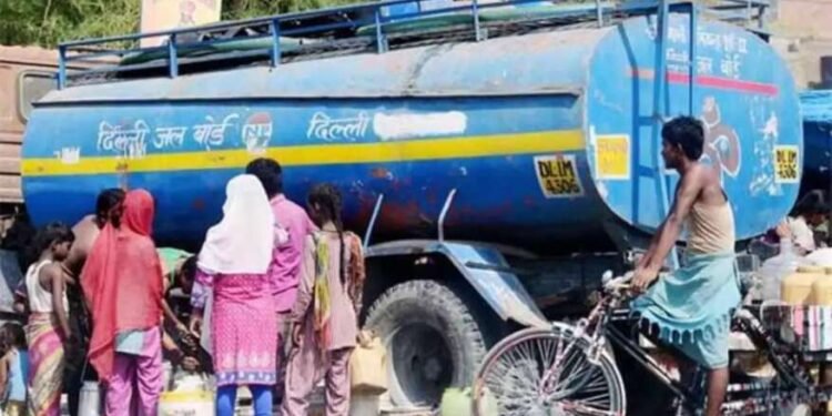 नाशिककरांच्या घशाला कोरड, टँकर भागवताहेत तहान, अडीचशेपार टँकरची भिरभिर