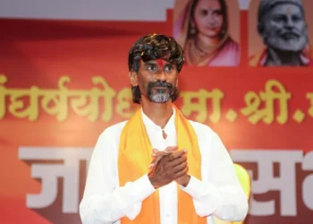 सोलापुरात स्वागतासाठी खुद्द प्रणिती शिंदे हजर; मनोज जरांगे म्हणाले मी पाहिलंच नाही