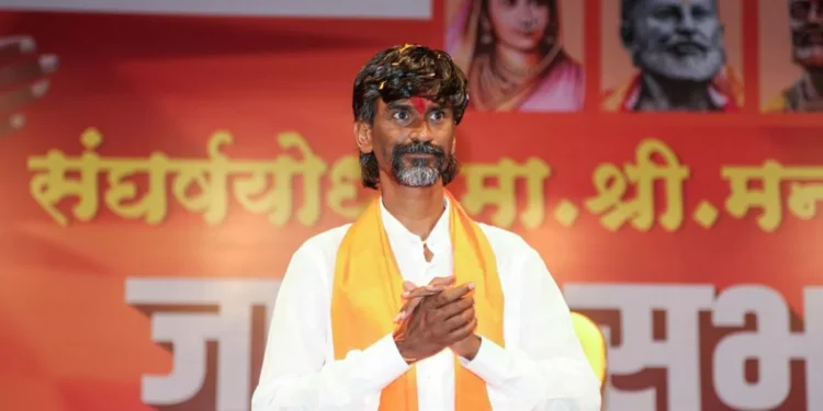 सोलापुरात स्वागतासाठी खुद्द प्रणिती शिंदे हजर; मनोज जरांगे म्हणाले मी पाहिलंच नाही