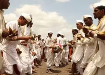 नाशिक : मुस्लिम कुटुंबाकडून वारकऱ्यांची सेवा