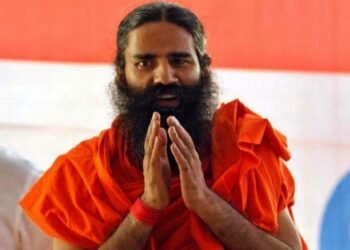 चूक झाली, बिनशर्त माफी मागतो, पतंजलीच्या दिशाभूल करणाऱ्या जाहिरातींप्रकरणी रामदेव बाबांचा माफीनामा