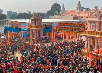 अयोध्येत दर्शनासाठी भाविकांची अलोट गर्दी