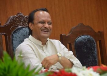 अजितदादा गटातील माजी मंत्री राजेंद्र शिंगणेंना धक्का, पुतणीची शरद पवारांना साथ