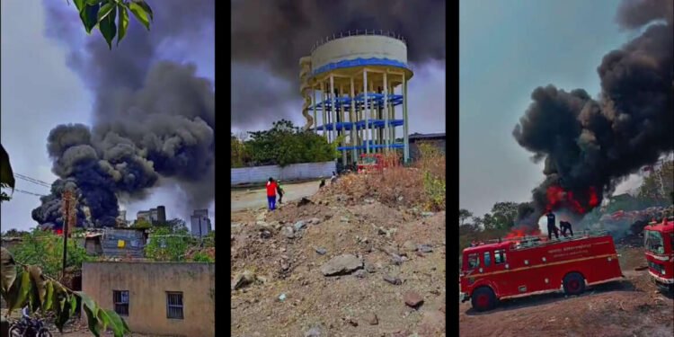 ब्रेकिंग :- मरीआई चौकातील इंद्रधनु कचरा डेपोला लागली भीषण आग : अग्निशामक दलाच्या जवानांनी पाण्याचा मारा केला सुरु…