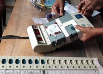 नागपूर आणि गोंदियात इव्हीएममुळे मतदानाला उशिर