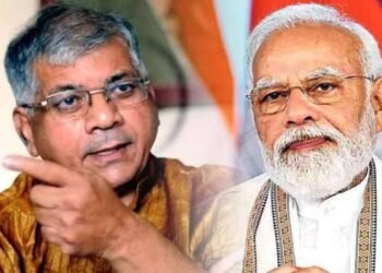 मोदींच्या काळात तब्बल १७ लाख हिंदू कुटुंबानी भारताचं नागरिकत्व सोडलं, प्रकाश आंबेडकरांचा दावा