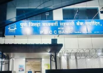PDCC बँक रात्री १२ पर्यंत, बारामतीत पोलीस बंदोबस्तात ‘पैशांचा पाऊस’, रोहित पवारांचा आरोप