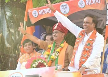 मोठ्या प्रतिसादात अँड. उज्वल निकम यांची सांताक्रूझ येथे प्रचार फेरी