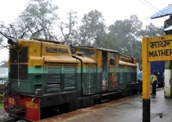 नेरळ-माथेरान टॉय ट्रेनच्या इंजिनला ऐतिहासिक वाफेवर चालणाऱ्या इंजिनचे रुप