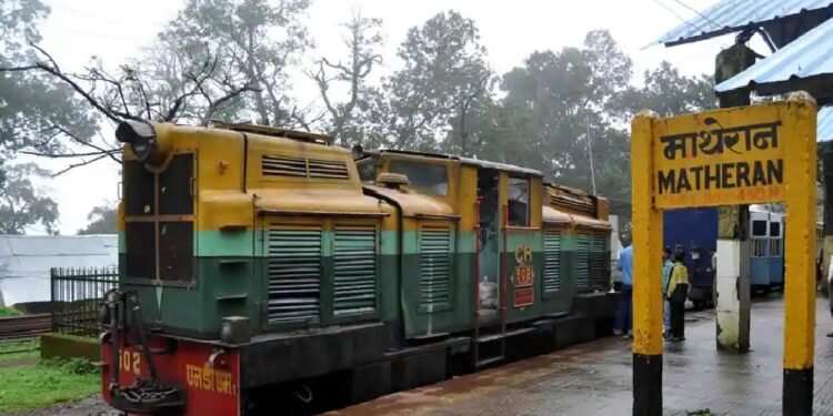 नेरळ-माथेरान टॉय ट्रेनच्या इंजिनला ऐतिहासिक वाफेवर चालणाऱ्या इंजिनचे रुप