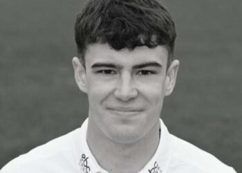 इंग्लंडचा उदयोन्मुख फिरकी गोलंदाज जोश बेकरचे निधन