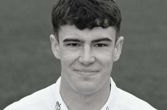 इंग्लंडचा उदयोन्मुख फिरकी गोलंदाज जोश बेकरचे निधन