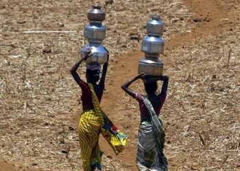 एका बाजुला दुष्काळ तर दुसऱ्या बाजुला पैशाची झळ, लातूरकरांना करावा लागतोय कोट्यावधींचा खर्च