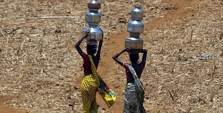 एका बाजुला दुष्काळ तर दुसऱ्या बाजुला पैशाची झळ, लातूरकरांना करावा लागतोय कोट्यावधींचा खर्च