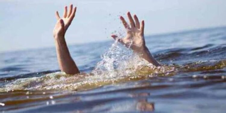 उजनी पात्रात बोट उलटली, एनडीआरएफचे पथक दाखल, सहा जण बेपत्ता