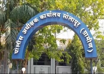 नरखेडच्या तलाठ्याकडून जातीवाचक शिवीगाळ करून मारहाण ; तुझी जात मागून खाणारी…..