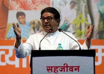 विकासासाठी धर्म आडवा येत असेल तर तो धर्म कसला, ठाकरेंनी मलेशियातला किस्सा सांगत समजावलं