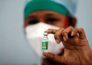 Covishield Vaccine मुळे खरंच गंभीर आजार होतात का? कंपनीच यावर काय म्हणणं आहे?