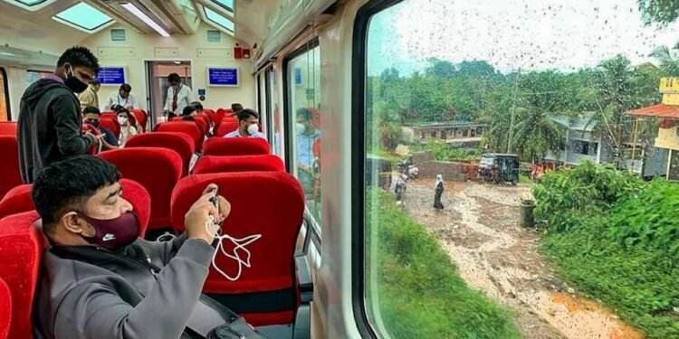 मध्य रेल्वेच्या व्हिस्टाडोम डब्यांना प्रवाशांचा उत्स्फूर्त प्रतिसाद