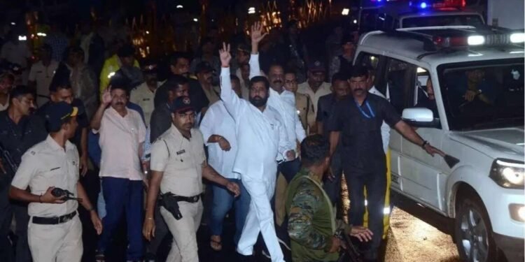 मुख्यमंत्र्यांच्या ताफ्यात घुसण्याचा प्रयत्न करणार्या तरुणावर गुन्हा दाखल