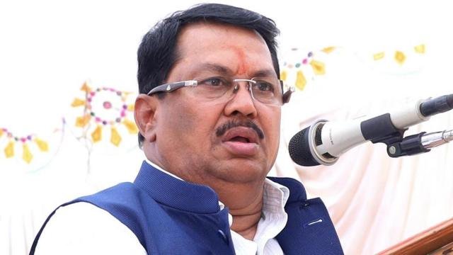 विजय वड्डेटीवार यांच्या विरोधात निवडणूक आयोगाकडे तक्रार