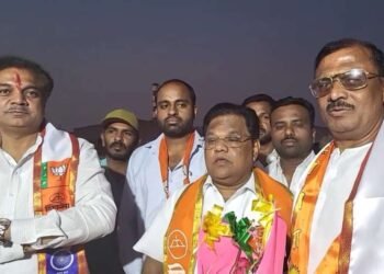 देवानंद (भाऊ) रोचकरी यांनी महायुतीच्या उमेदवार अर्चना पाटील यांना जाहीर पाठिंबा….